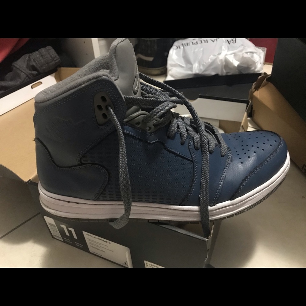Air Jordan’s Prime 5 size 11